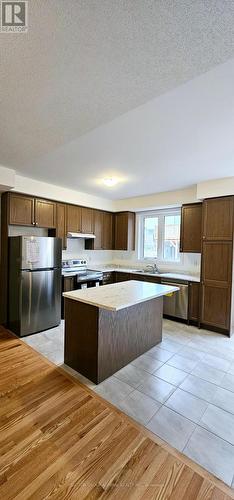 1004 Crowsnest Hollow, Pickering, ON - Indoor Photo Showing Kitchen