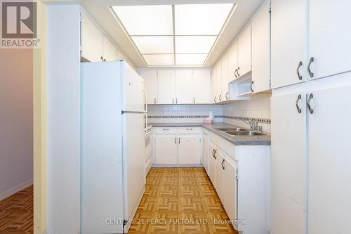 1403 - 121 Ling Road, Toronto, ON - Indoor Photo Showing Kitchen With Double Sink