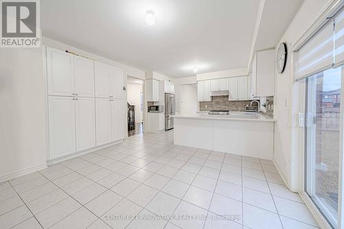 492 Forsyth Farm Drive, Whitchurch-Stouffville, ON - Indoor Photo Showing Kitchen