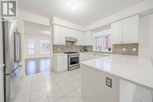 492 Forsyth Farm Drive, Whitchurch-Stouffville, ON - Indoor Photo Showing Kitchen With Stainless Steel Kitchen With Upgraded Kitchen