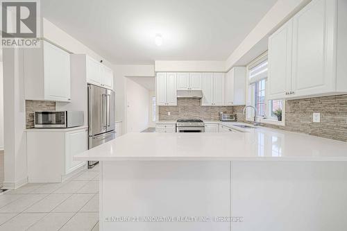 492 Forsyth Farm Drive, Whitchurch-Stouffville, ON - Indoor Photo Showing Kitchen With Upgraded Kitchen