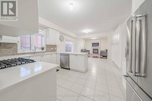 492 Forsyth Farm Drive, Whitchurch-Stouffville, ON - Indoor Photo Showing Kitchen