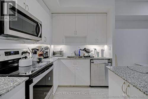 5299 Highway 7 Road, Vaughan, ON - Indoor Photo Showing Kitchen