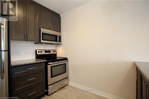 2307 Natasha Circle, Oakville, ON - Indoor Photo Showing Kitchen With Stainless Steel Kitchen