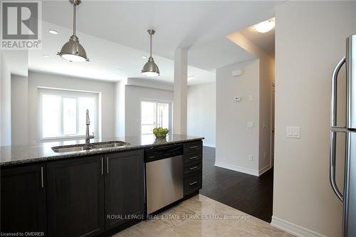 2307 Natasha Circle, Oakville, ON - Indoor Photo Showing Kitchen With Stainless Steel Kitchen With Double Sink With Upgraded Kitchen