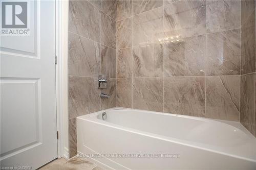 2307 Natasha Circle, Oakville, ON - Indoor Photo Showing Bathroom