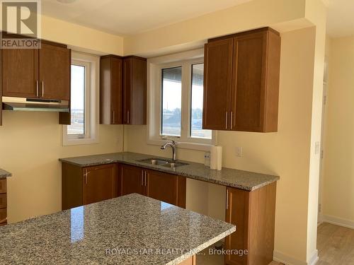 Unit 47 - 590 North Service Road, Hamilton, ON - Indoor Photo Showing Kitchen With Double Sink