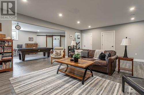 5058 Marion Street, Thames Centre (Dorchester), ON - Indoor Photo Showing Living Room