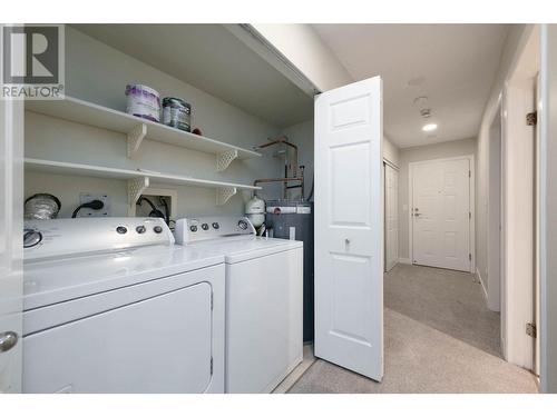 312 2800 Chesterfield Avenue, North Vancouver, BC - Indoor Photo Showing Laundry Room