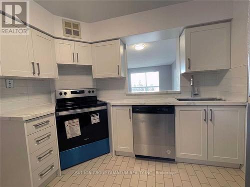 616 - 326 Major Mackenzie Drive E, Richmond Hill, ON - Indoor Photo Showing Kitchen