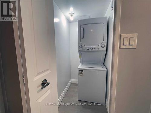 616 - 326 Major Mackenzie Drive E, Richmond Hill, ON - Indoor Photo Showing Laundry Room