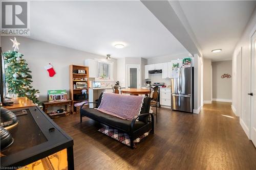 260 Latour Crescent, Callander, ON - Indoor Photo Showing Living Room