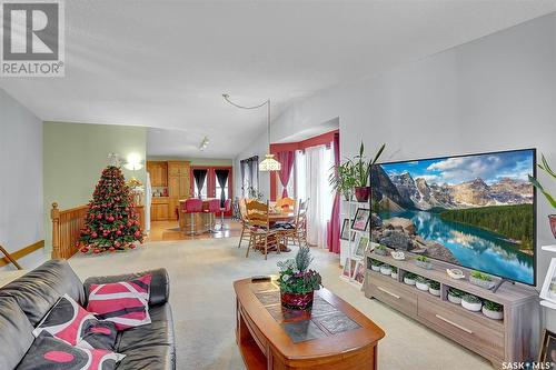 18 Westbrook Court, Regina, SK - Indoor Photo Showing Living Room