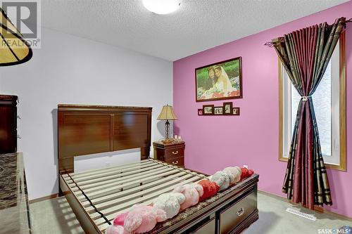 18 Westbrook Court, Regina, SK - Indoor Photo Showing Bedroom