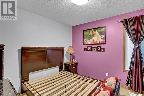 18 Westbrook Court, Regina, SK - Indoor Photo Showing Bedroom