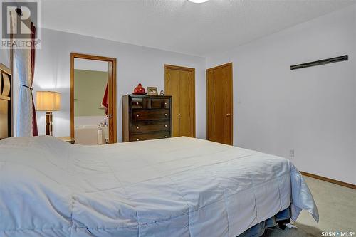 18 Westbrook Court, Regina, SK - Indoor Photo Showing Bedroom