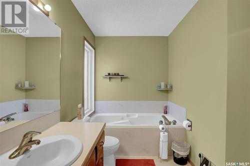 18 Westbrook Court, Regina, SK - Indoor Photo Showing Bathroom