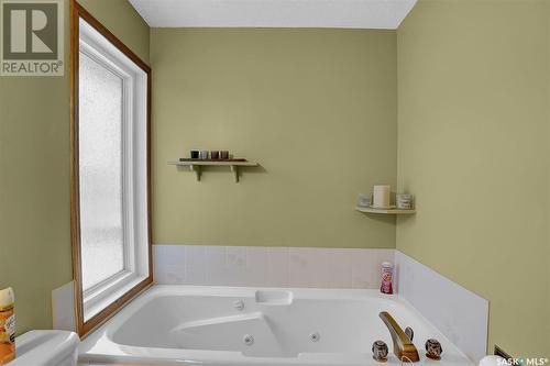 18 Westbrook Court, Regina, SK - Indoor Photo Showing Bathroom