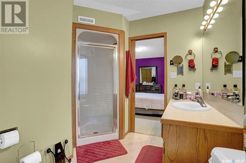 18 Westbrook Court, Regina, SK - Indoor Photo Showing Bathroom