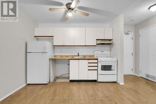 316 - 737 Deveron Crescent, London, ON - Indoor Photo Showing Kitchen