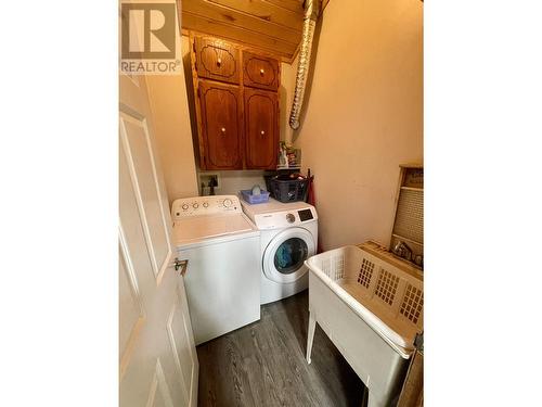 6192 Hunt Road, 100 Mile House, BC - Indoor Photo Showing Laundry Room