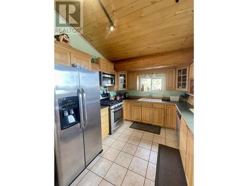 6192 Hunt Road, 100 Mile House, BC - Indoor Photo Showing Kitchen