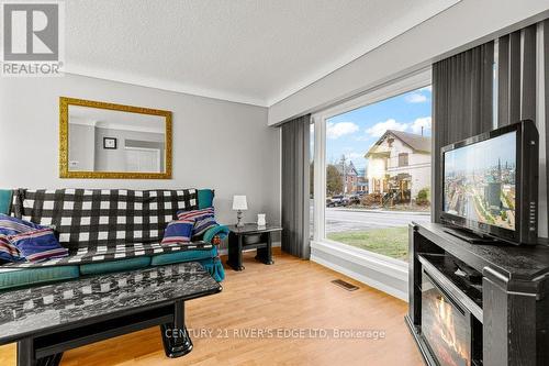 205 Perth Street, Brockville, ON - Indoor