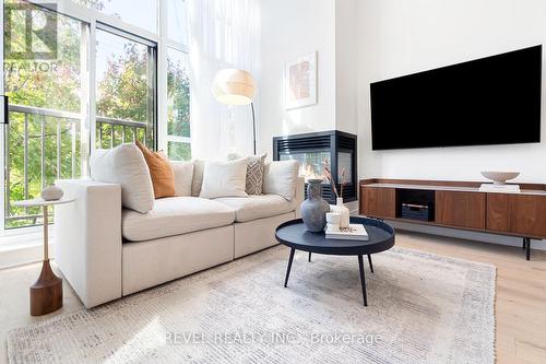 219 - 437 Roncesvalles Avenue, Toronto, ON - Indoor Photo Showing Living Room