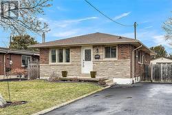 253 THORNER DRIVE  Hamilton, ON L8V 2M6