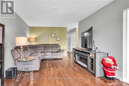 253 Thorner Drive, Hamilton, ON - Indoor Photo Showing Living Room