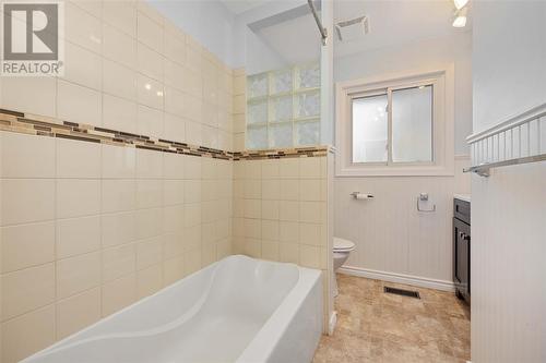 1221 Sherwood Trail, Sarnia, ON - Indoor Photo Showing Bathroom