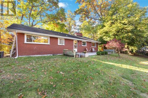 1221 Sherwood Trail, Sarnia, ON - Outdoor