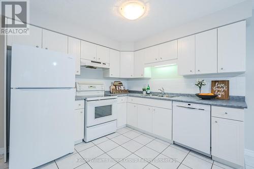 52 Carrington Place, Guelph (Kortright West), ON - Indoor Photo Showing Kitchen With Double Sink