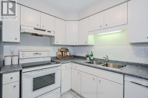 52 Carrington Place, Guelph (Kortright West), ON - Indoor Photo Showing Kitchen With Double Sink