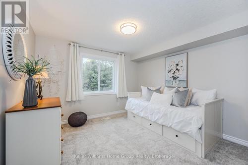 52 Carrington Place, Guelph (Kortright West), ON - Indoor Photo Showing Bedroom