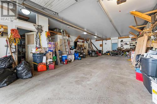 995 Cedar Street, Oshawa, ON - Indoor Photo Showing Garage