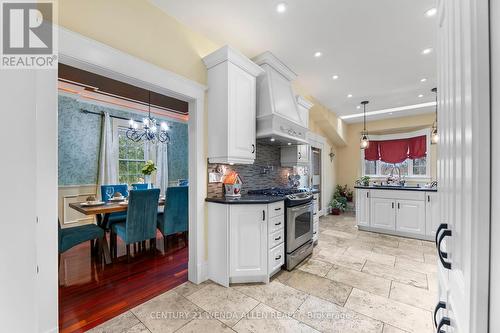 995 Cedar Street, Oshawa, ON - Indoor Photo Showing Kitchen