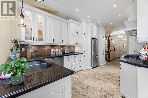 995 Cedar Street, Oshawa, ON - Indoor Photo Showing Kitchen With Double Sink With Upgraded Kitchen