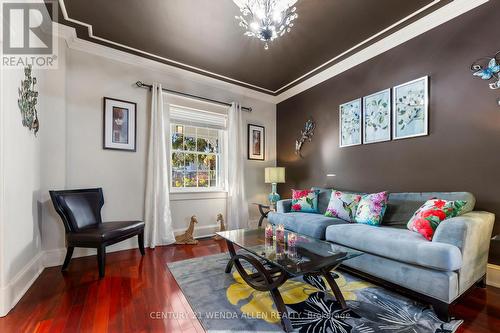 995 Cedar Street, Oshawa, ON - Indoor Photo Showing Living Room