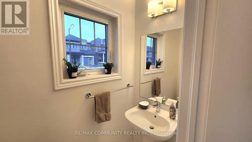 2041 Cameron Lott Crescent, Oshawa, ON - Indoor Photo Showing Bathroom