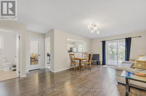 69 Kinzie Lane N, Barrie, ON - Indoor Photo Showing Living Room