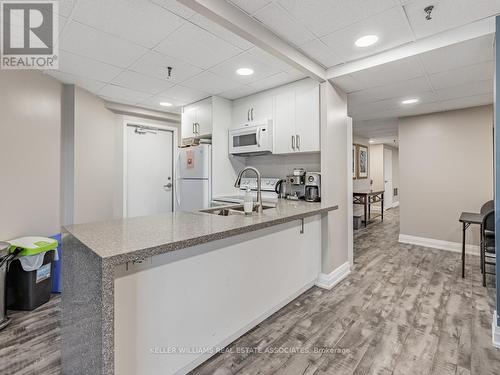 804 - 95 La Rose Avenue, Toronto, ON - Indoor Photo Showing Kitchen