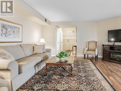 804 - 95 La Rose Avenue, Toronto, ON - Indoor Photo Showing Living Room