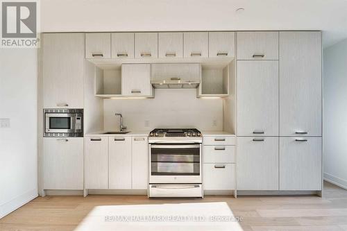 306 - 1331 Queen Street E, Toronto, ON - Indoor Photo Showing Kitchen