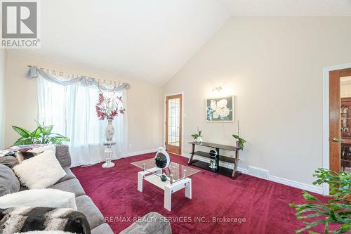 41 Jadestone Court, Kitchener, ON - Indoor Photo Showing Living Room