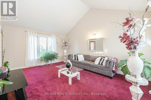 41 Jadestone Court, Kitchener, ON - Indoor Photo Showing Living Room