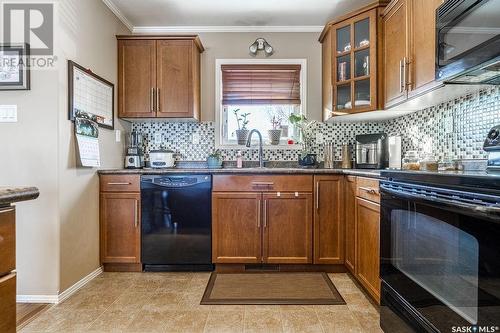 512 110 Shillington Crescent, Saskatoon, SK - Indoor Photo Showing Kitchen With Double Sink