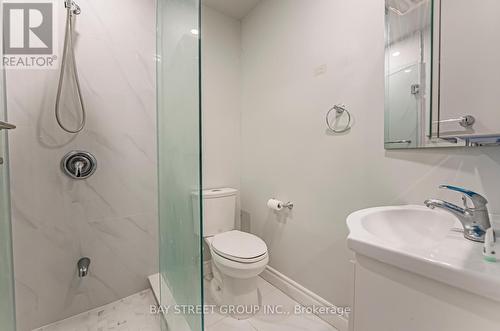 394 Centre Street E, Richmond Hill, ON - Indoor Photo Showing Bathroom