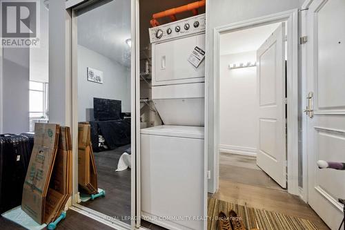 1712 - 9245 Jane Street, Vaughan, ON - Indoor Photo Showing Laundry Room