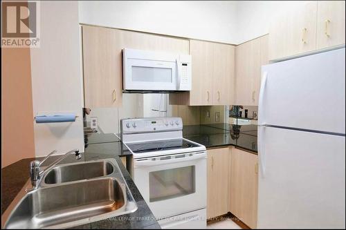 Lph6 - 105 Victoria Street, Toronto, ON - Indoor Photo Showing Kitchen With Double Sink